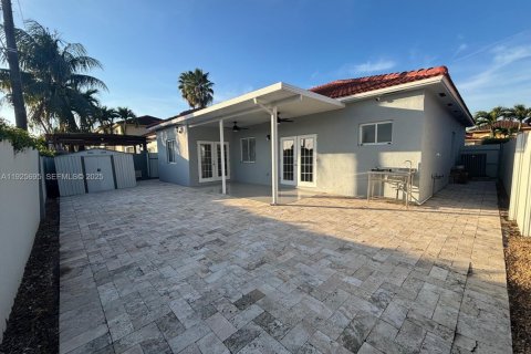 Снять в аренду виллу или дом в Майами, Флорида 4 спальни, 151.15м2, № 1984085 - фото 13