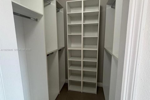 Снять в аренду виллу или дом в Майами, Флорида 4 спальни, 151.15м2, № 1984085 - фото 12