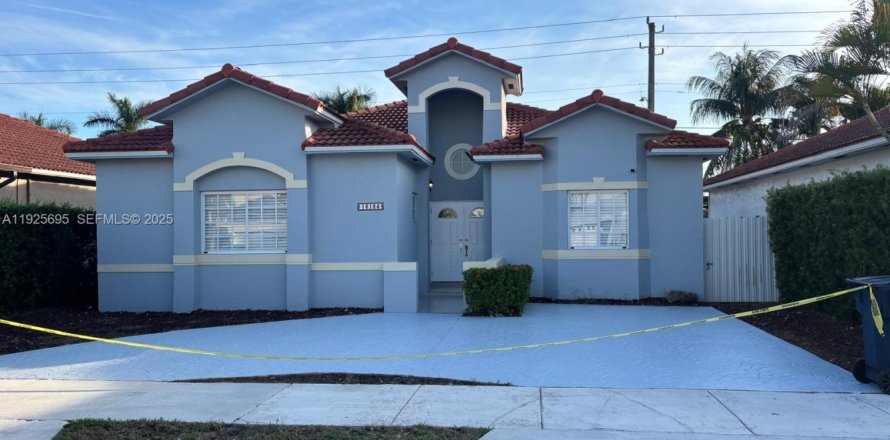 Дом в Майами, Флорида 4 спальни, 151.15м2 № 1984085