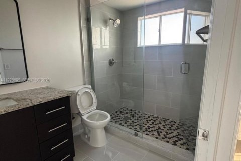 Снять в аренду виллу или дом в Майами, Флорида 4 спальни, 151.15м2, № 1984085 - фото 8