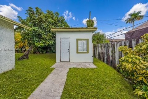 Commercial property in Miami, Florida № 2043269 - photo 15