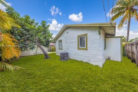 Commercial property in Miami, Florida № 2043269 - photo 16