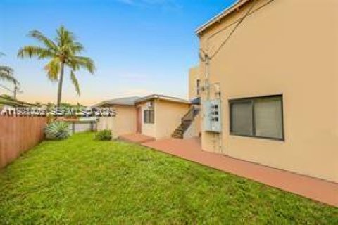 Commercial property in Miami, Florida № 2043269 - photo 3