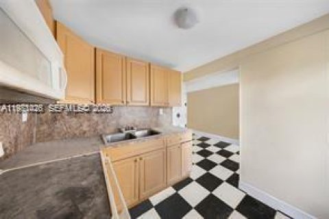 Commercial property in Miami, Florida № 2043269 - photo 10