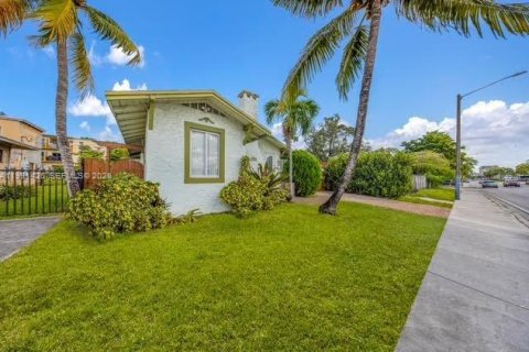 Commercial property in Miami, Florida № 2043269 - photo 14