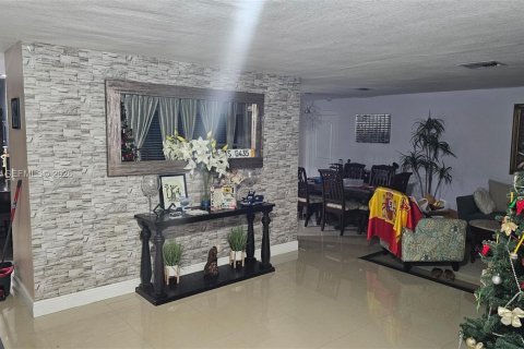 House in Coral Springs, Florida 3 bedrooms, 153.57 sq.m. № 2068578 - photo 15