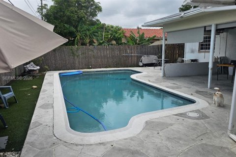 House in Coral Springs, Florida 3 bedrooms, 153.57 sq.m. № 2068578 - photo 16