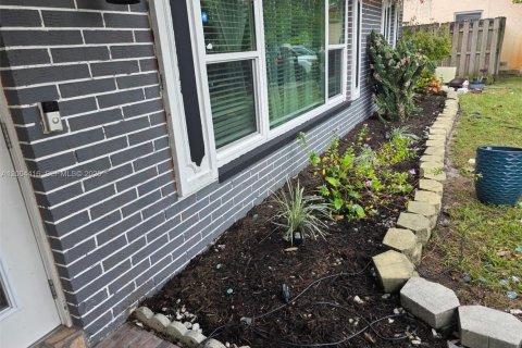 House in Coral Springs, Florida 3 bedrooms, 153.57 sq.m. № 2068578 - photo 22