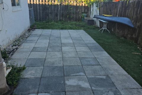 House in Coral Springs, Florida 3 bedrooms, 153.57 sq.m. № 2068578 - photo 19