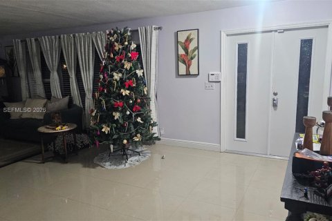 House in Coral Springs, Florida 3 bedrooms, 153.57 sq.m. № 2068578 - photo 13