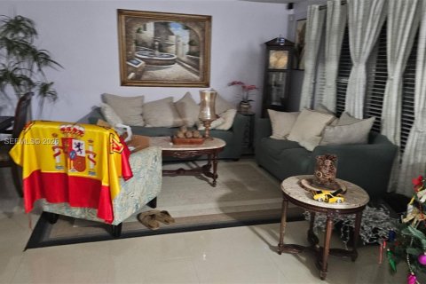 House in Coral Springs, Florida 3 bedrooms, 153.57 sq.m. № 2068578 - photo 14