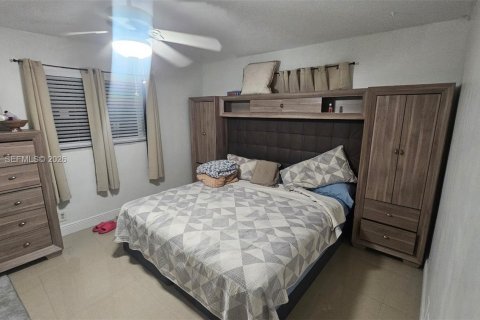 House in Coral Springs, Florida 3 bedrooms, 153.57 sq.m. № 2068578 - photo 10