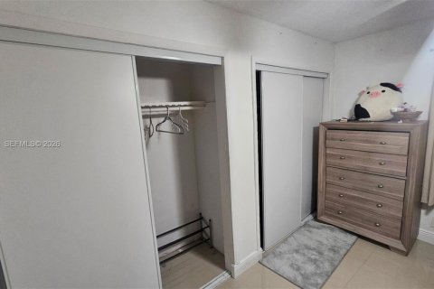 House in Coral Springs, Florida 3 bedrooms, 153.57 sq.m. № 2068578 - photo 7