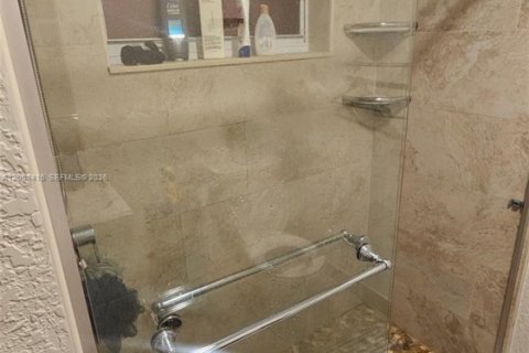 House in Coral Springs, Florida 3 bedrooms, 153.57 sq.m. № 2068578 - photo 8