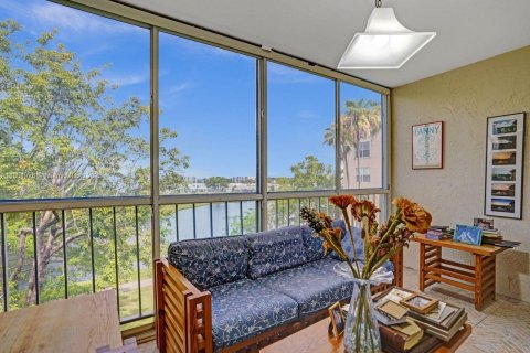 Condo in Delray Beach, Florida, 2 bedrooms  № 1755865 - photo 16