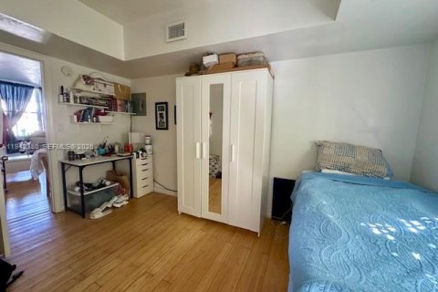 Condo in Miami Beach, Florida, 2 bedrooms  № 2059725 - photo 27