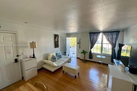 Condo in Miami Beach, Florida, 2 bedrooms  № 2059725 - photo 18