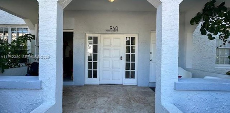 Condo in Miami Beach, Florida, 2 bedrooms  № 2059725