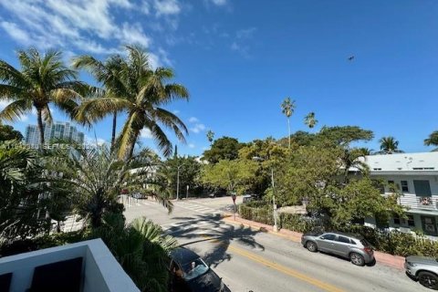 Condo in Miami Beach, Florida, 2 bedrooms  № 2059725 - photo 11