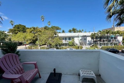 Condo in Miami Beach, Florida, 2 bedrooms  № 2059725 - photo 8