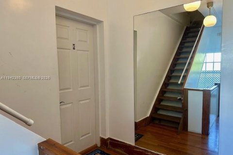 Condo in Miami Beach, Florida, 2 bedrooms  № 2059725 - photo 12