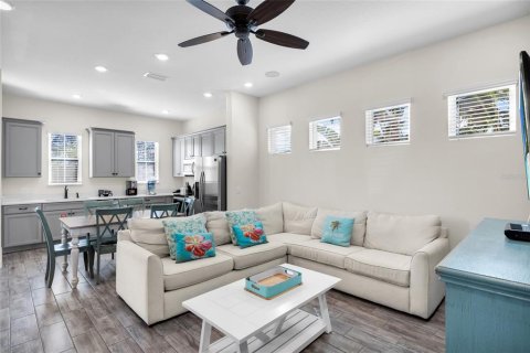 House in Kissimmee, Florida 3 bedrooms, 145.3 sq.m. № 2215049 - photo 5