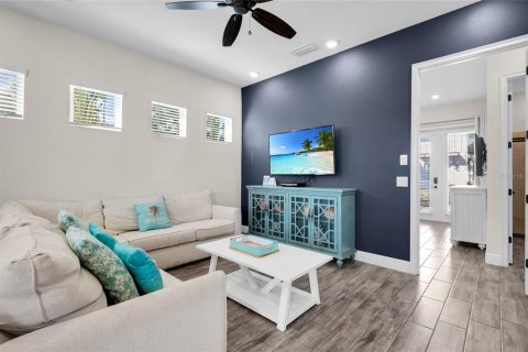 House in Kissimmee, Florida 3 bedrooms, 145.3 sq.m. № 2215049 - photo 3