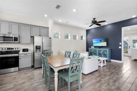 House in Kissimmee, Florida 3 bedrooms, 145.3 sq.m. № 2215049 - photo 10