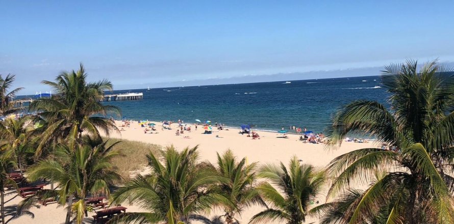 Condo à Pompano Beach, Floride, 2 chambres  № 2282452