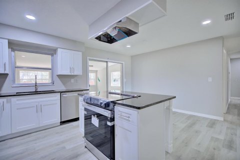 Купить виллу или дом в Эйвон-Парк, Флорида 6 комнат, 128.58м2, № 1735453 - фото 12