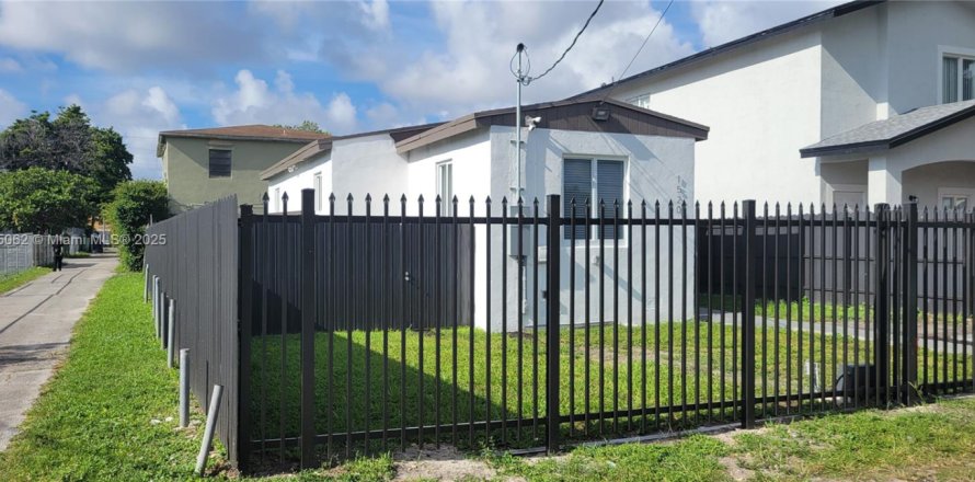 Casa en Miami, Florida 3 dormitorios, 86.58 m2 № 1794229