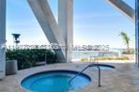 Снять в аренду кондоминиум в Майами, Флорида 2 спальни, 122.91м2, № 1963652 - фото 20