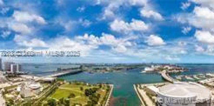 Кондоминиум с 2 спальнями в Майами, Флорида № 1963652