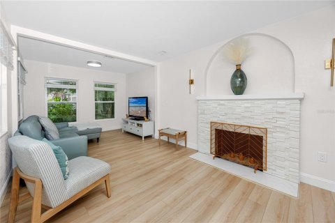House in Saint Pete Beach, Florida 3 bedrooms, 106.28 sq.m. № 1905310 - photo 2