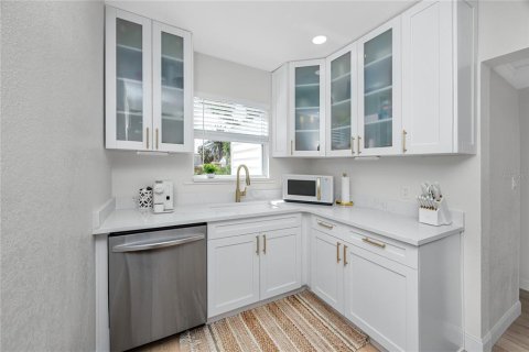 Casa en venta en Saint Pete Beach, Florida, 3 dormitorios, 106.28 m2 № 1905310 - foto 8