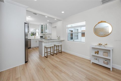 Casa en venta en Saint Pete Beach, Florida, 3 dormitorios, 106.28 m2 № 1905310 - foto 11
