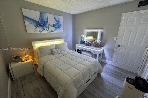 Condo à Miami, Floride, 3 chambres  № 2017105