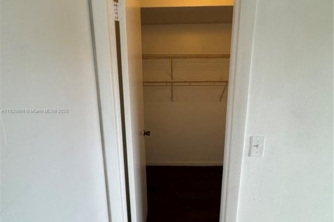 Снять в аренду кондоминиум в Помпано-Бич, Флорида 2 спальни, 106.65м2, № 2082706 - фото 9