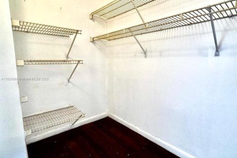 Снять в аренду кондоминиум в Помпано-Бич, Флорида 2 спальни, 106.65м2, № 2082706 - фото 27