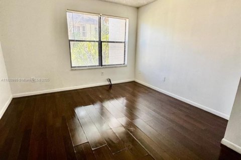 Снять в аренду кондоминиум в Помпано-Бич, Флорида 2 спальни, 106.65м2, № 2082706 - фото 22