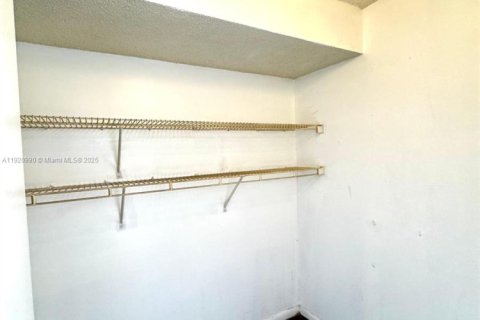 Снять в аренду кондоминиум в Помпано-Бич, Флорида 2 спальни, 106.65м2, № 2082706 - фото 28