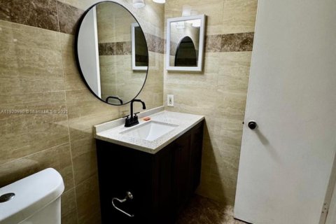 Снять в аренду кондоминиум в Помпано-Бич, Флорида 2 спальни, 106.65м2, № 2082706 - фото 24
