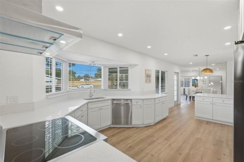 House in Saint Petersburg, Florida 3 bedrooms, 149.02 sq.m. № 2093058 - photo 21