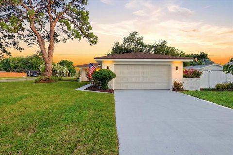 House in Saint Petersburg, Florida 3 bedrooms, 149.02 sq.m. № 2093058 - photo 7