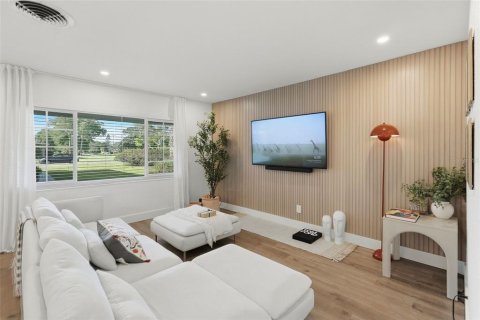 House in Saint Petersburg, Florida 3 bedrooms, 149.02 sq.m. № 2093058 - photo 15