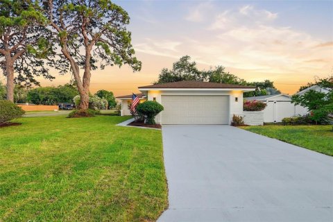 House in Saint Petersburg, Florida 3 bedrooms, 149.02 sq.m. № 2093058 - photo 8