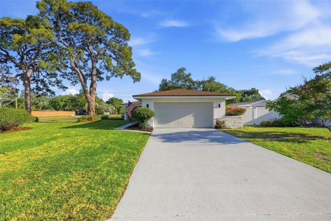 House in Saint Petersburg, Florida 3 bedrooms, 149.02 sq.m. № 2093058 - photo 11