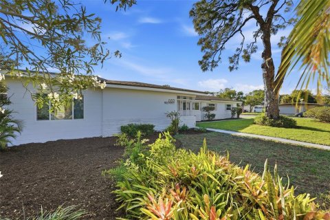 House in Saint Petersburg, Florida 3 bedrooms, 149.02 sq.m. № 2093058 - photo 10
