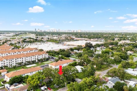 Terreno en venta en Tampa, Florida № 1825214 - foto 7