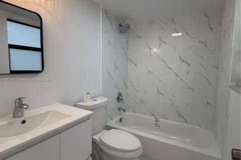 Снять в аренду виллу или дом в Форт-Лодердейл, Флорида 2 спальни, 139.54м2, № 1929419 - фото 8